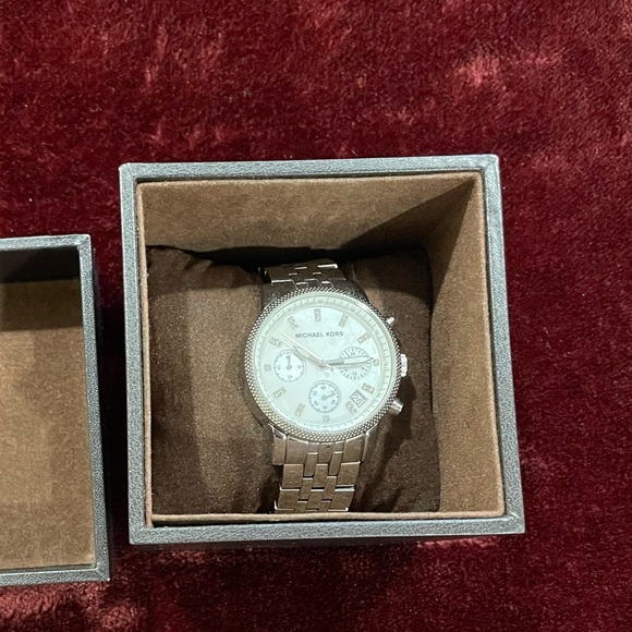 Michael Kors watch - Picture 3 of 5